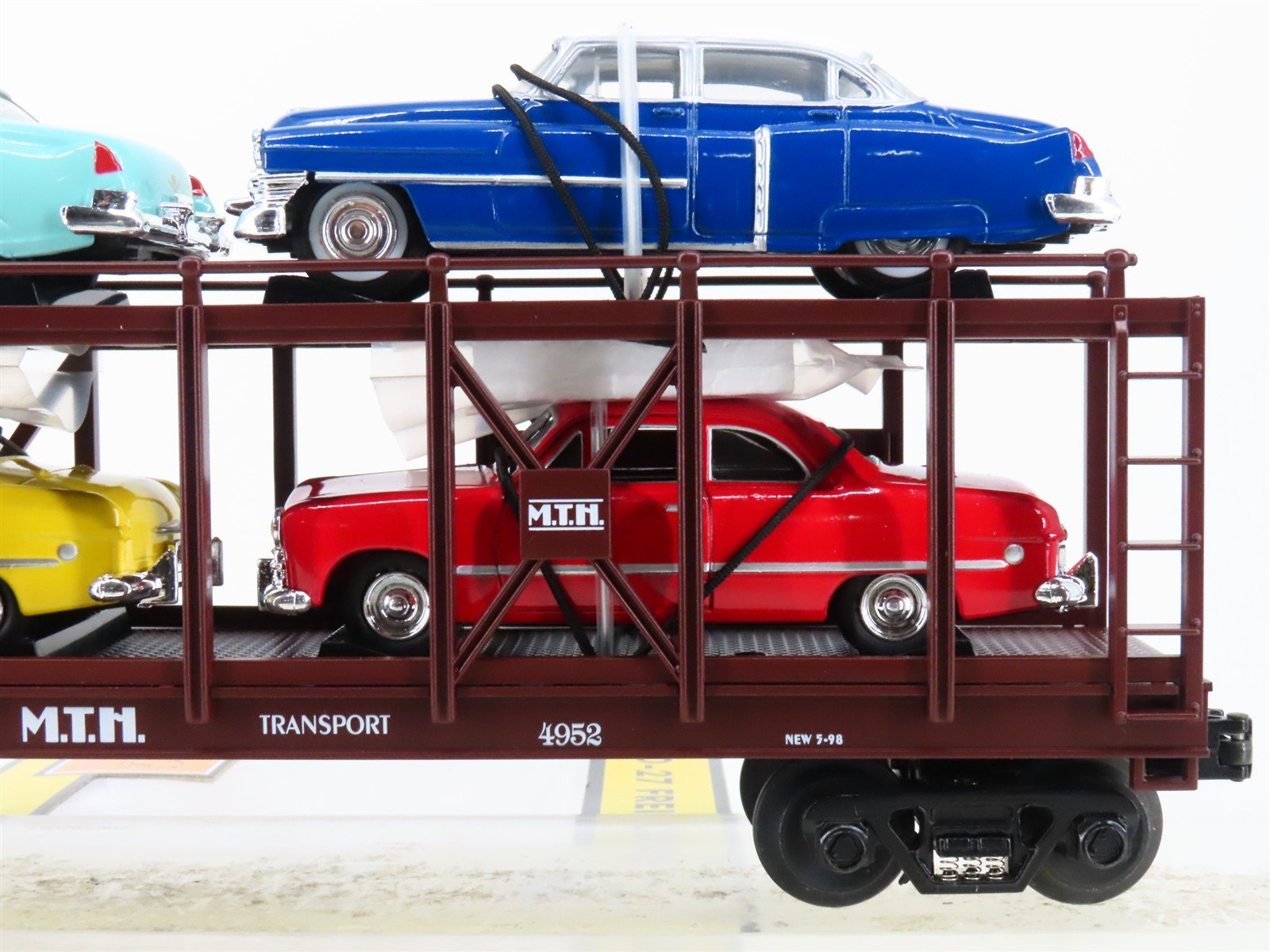 O Gauge 3-Rail MTH 30-7628 MTH Auto Carrier #4952 w/ERTL Cadillac & Ford Cars
