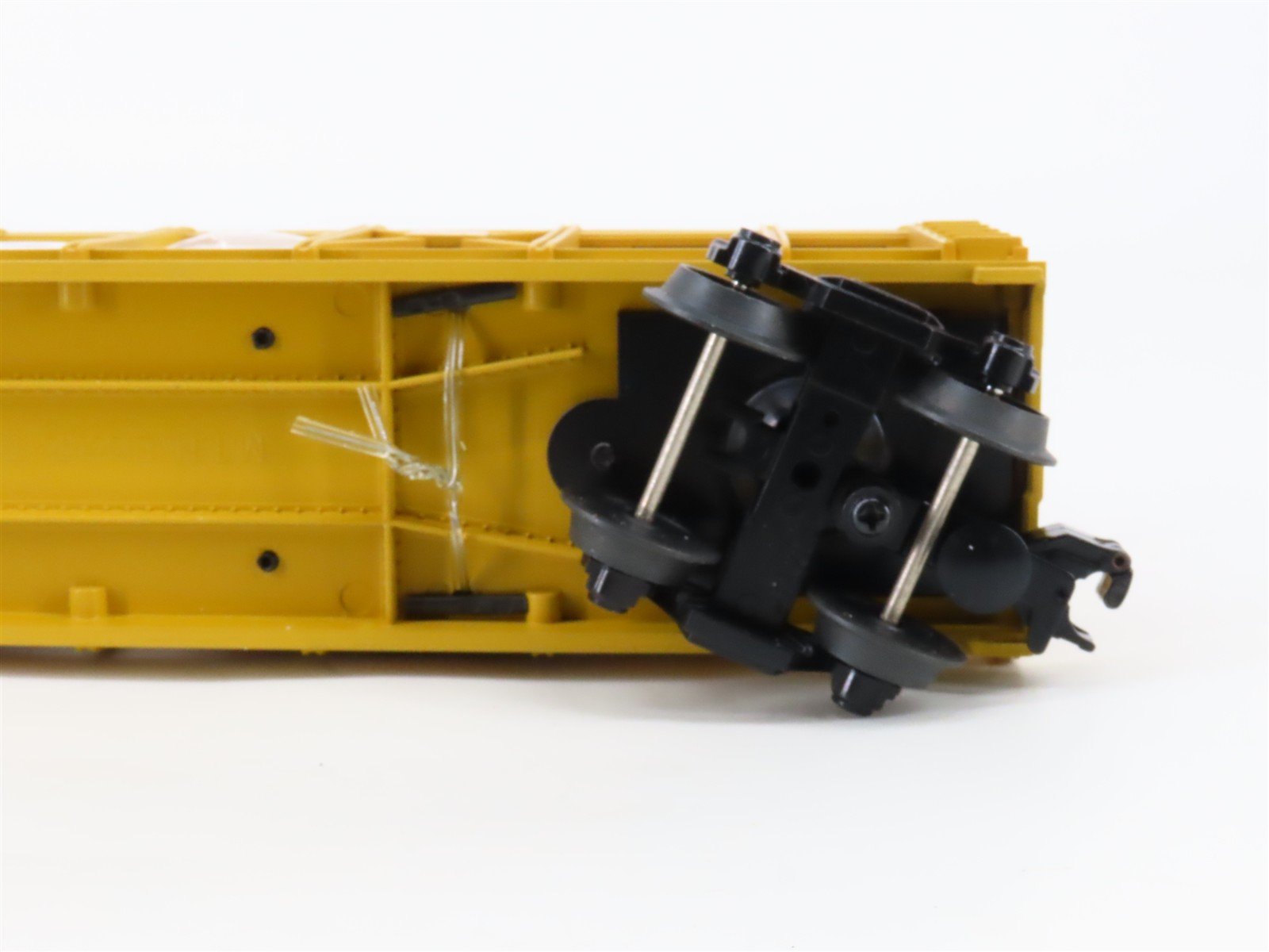 O Gauge 3-Rail MTH 30-76065 UP Auto Carrier #54101 w/55' Ford Pickup Trucks