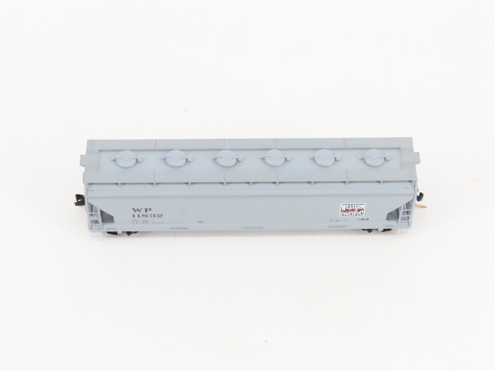 N Scale Micro-Trains MTL 93050 WP Western Pacific 3-Bay Covered Hopper #11832