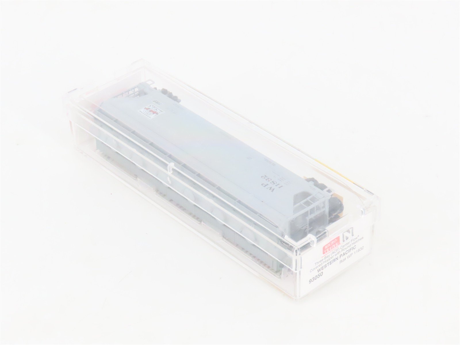 N Scale Micro-Trains MTL 93050 WP Western Pacific 3-Bay Covered Hopper #11832