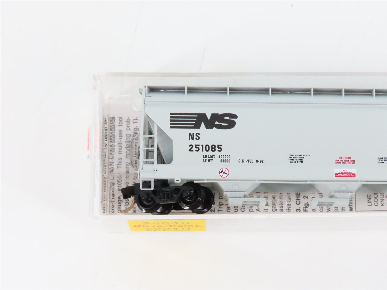 N Scale Micro-Trains MTL 94030 NS Norfolk Southern 3-Bay Covered Hopper #251085
