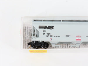 N Scale Micro-Trains MTL 94030 NS Norfolk Southern 3-Bay Covered Hopper #251085