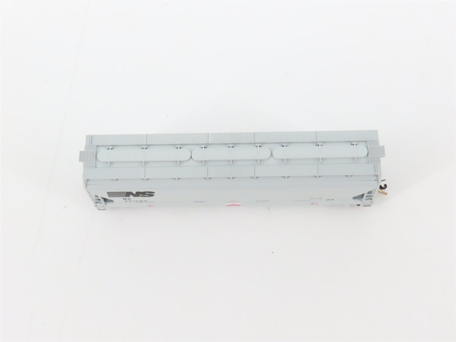 N Scale Micro-Trains MTL 94030 NS Norfolk Southern 3-Bay Covered Hopper #251085