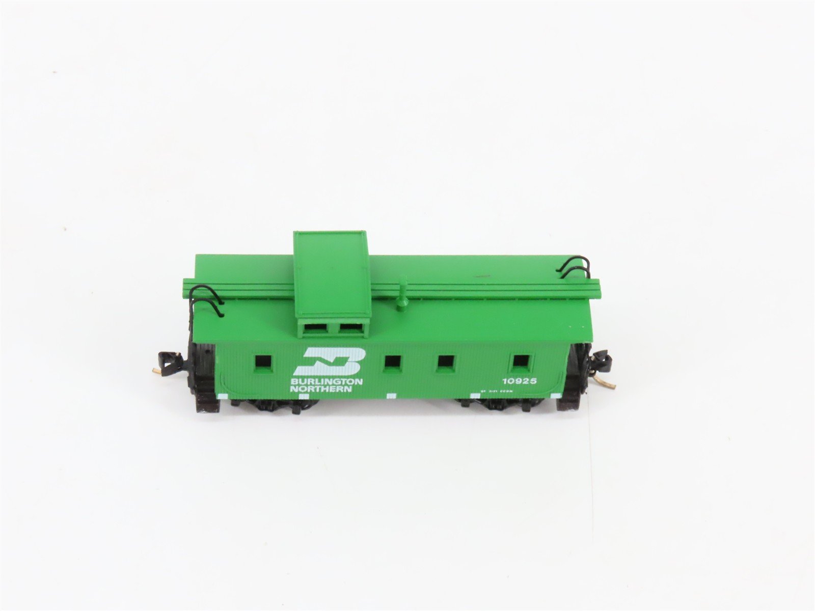N Micro-Trains MTL 51090 BN Burlington Northern Offset Cupola Caboose #10925
