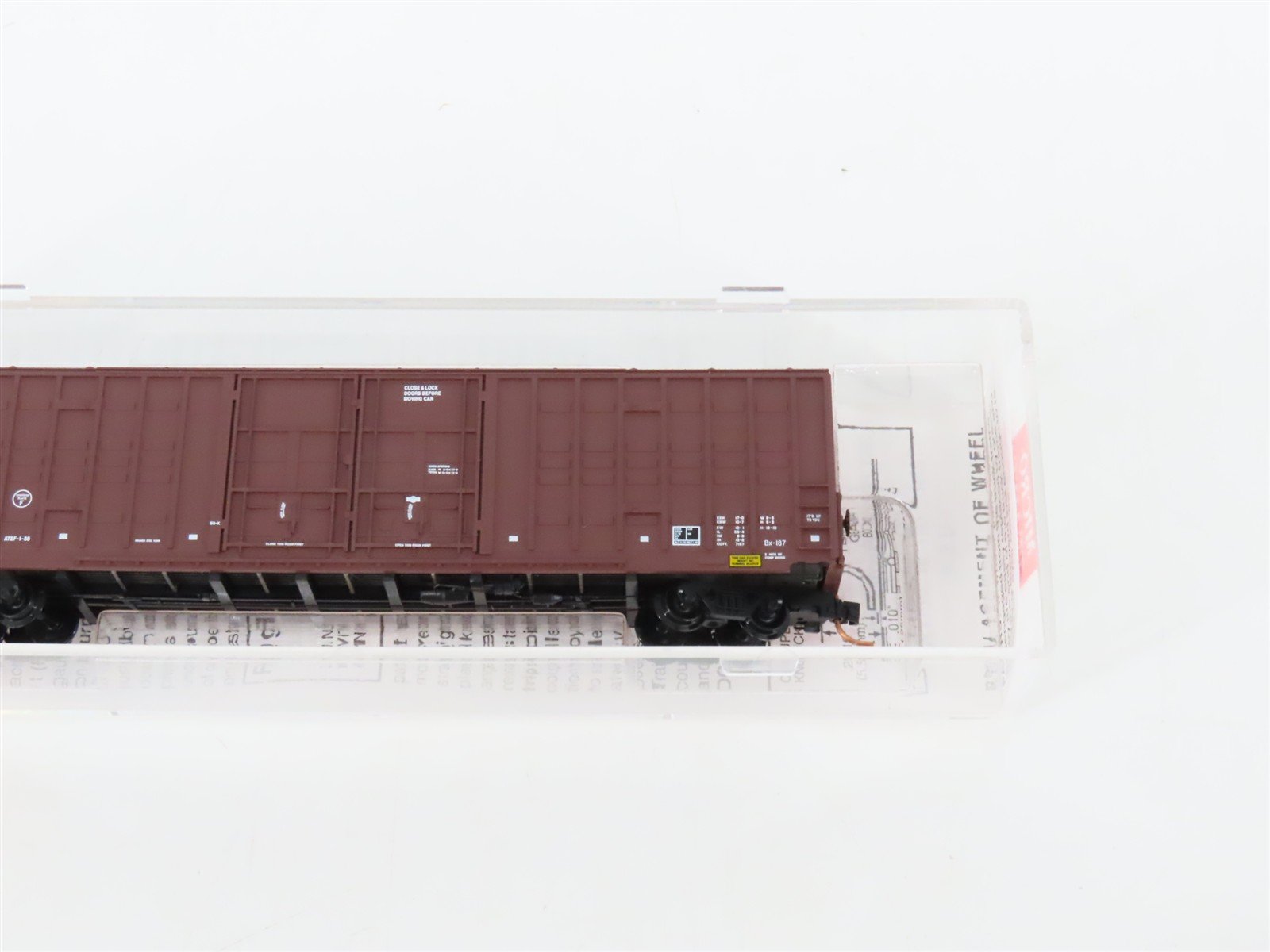 N Scale Micro-Trains MTL 103050 ATSF Santa Fe 60' Waffle-Side Box Car #37572