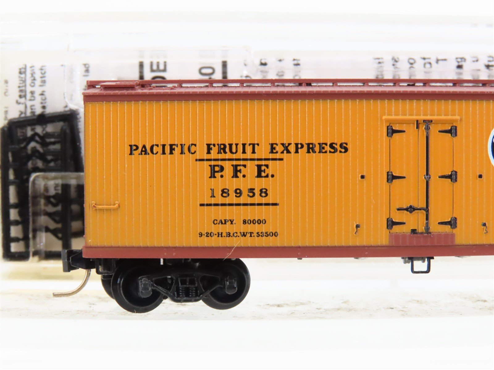 N Scale Micro-Trains MTL 47060 PFE/UP/SP Railways 40' Wood Reefer #18958