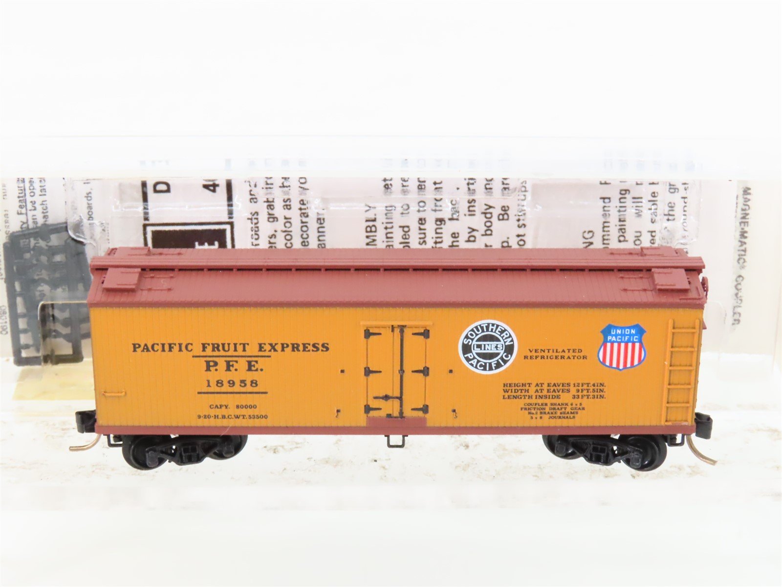 N Scale Micro-Trains MTL 47060 PFE/UP/SP Railways 40' Wood Reefer #18958