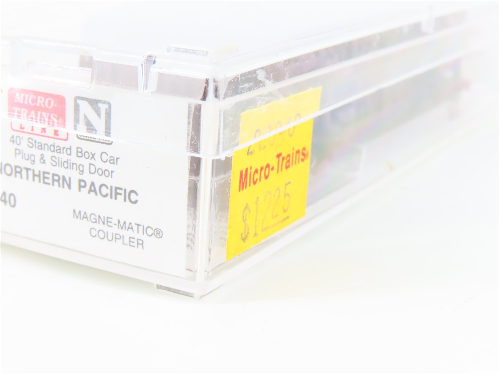 N Scale Micro-Trains MTL 22040 NP Northern Pacific 40' Standard Boxcar #8723