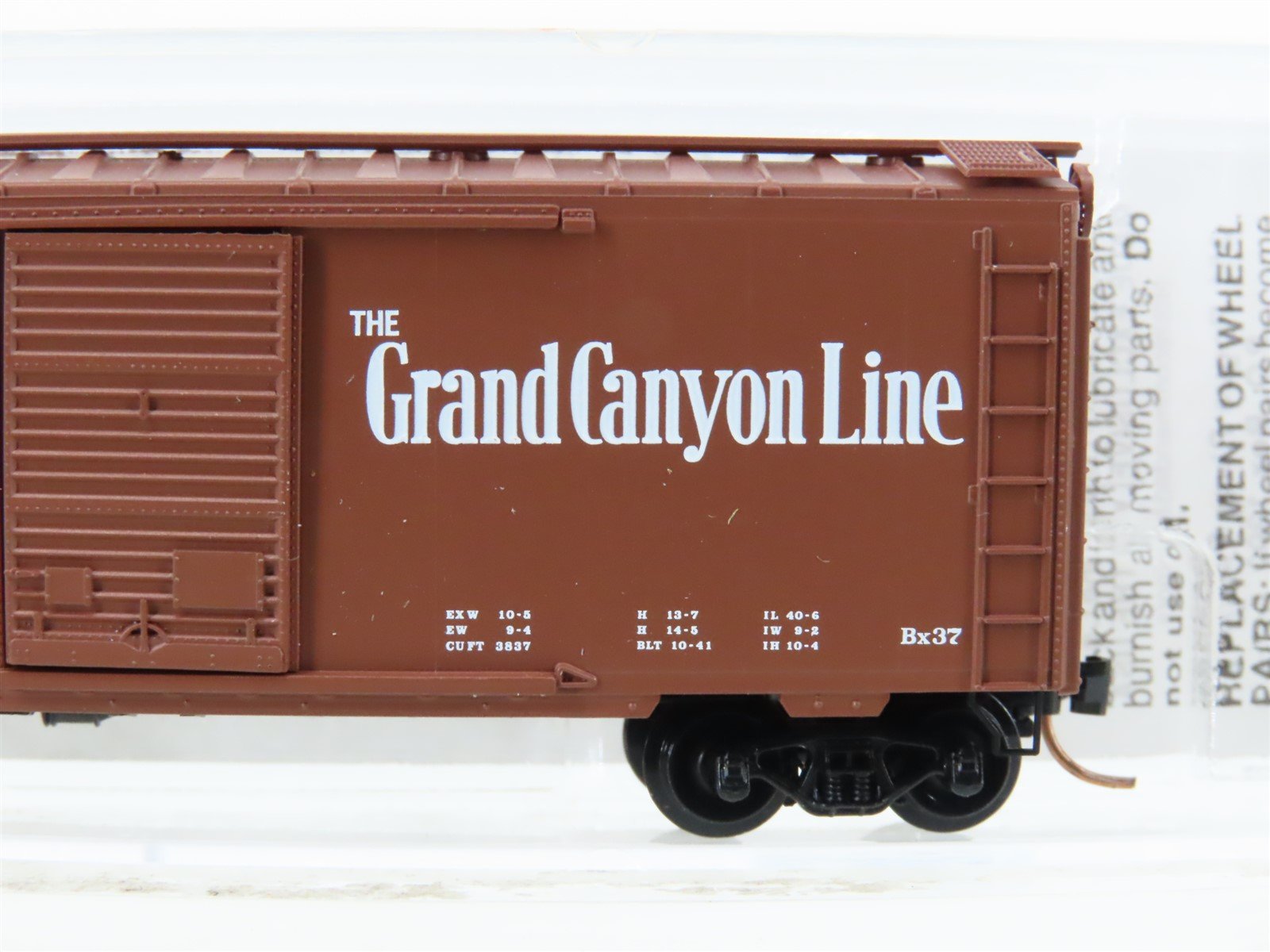 N Scale Micro-Trains MTL 20060 ATSF Santa Fe Grand Canyon 40' Boxcar #143582