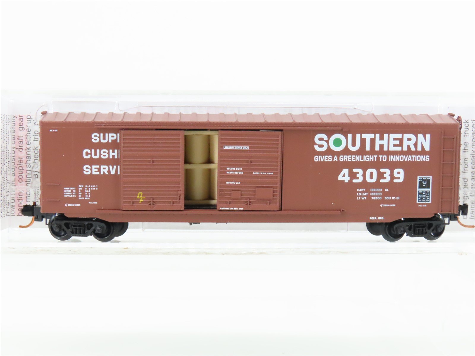 N Scale Micro-Trains 03700030 Southern 50' Standard Boxcar #43039 w/Load