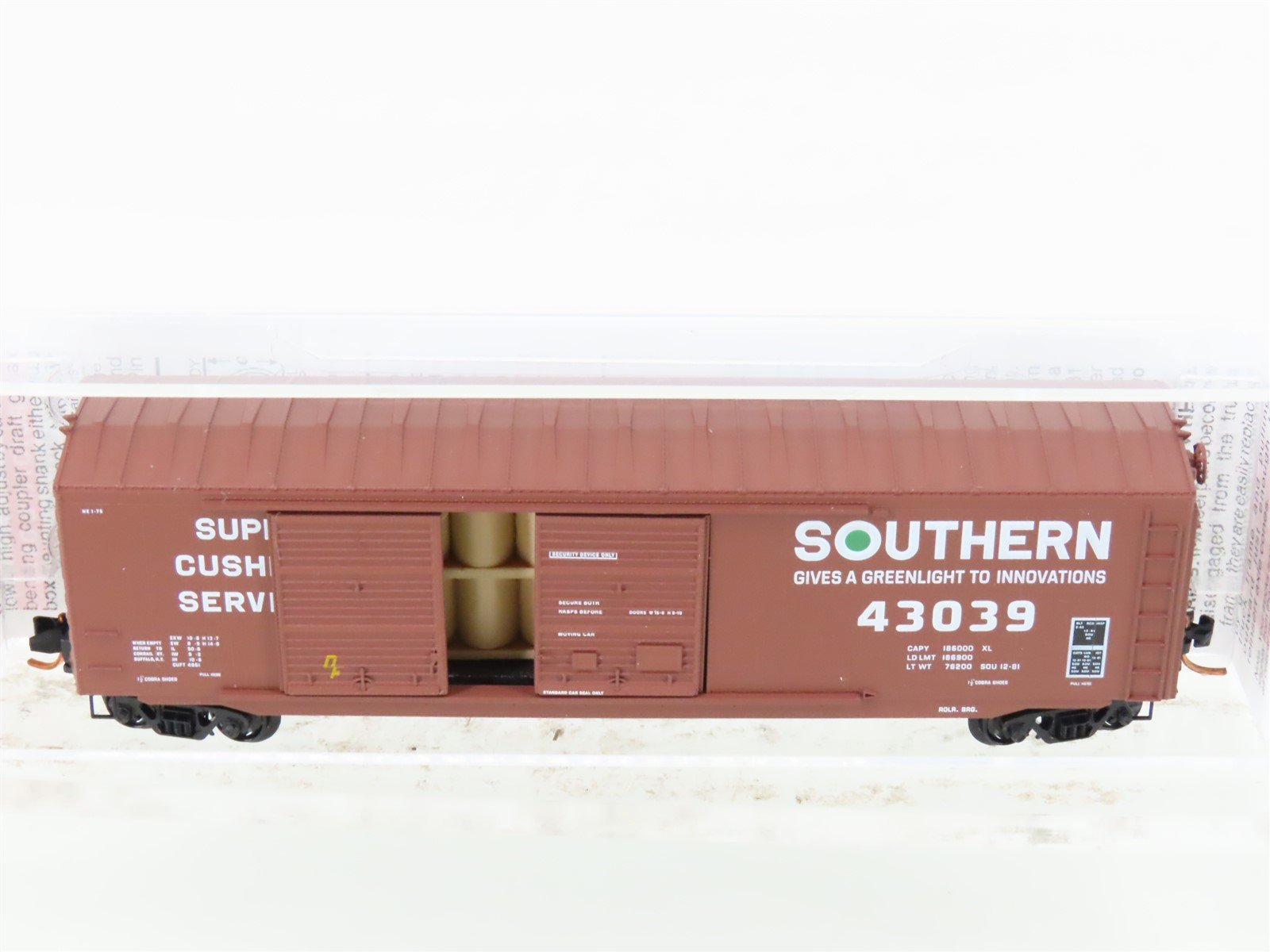 N Scale Micro-Trains 03700030 Southern 50' Standard Boxcar #43039 w/Load