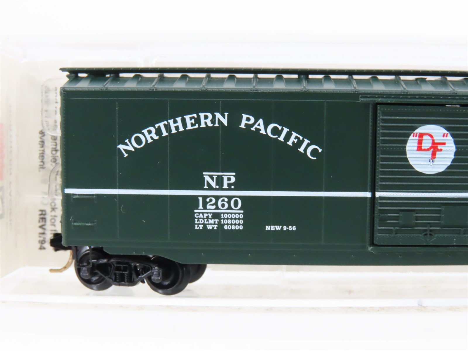 N Scale Micro-Trains MTL 31250 NP Northern Pacific 50' Standard Boxcar #1260