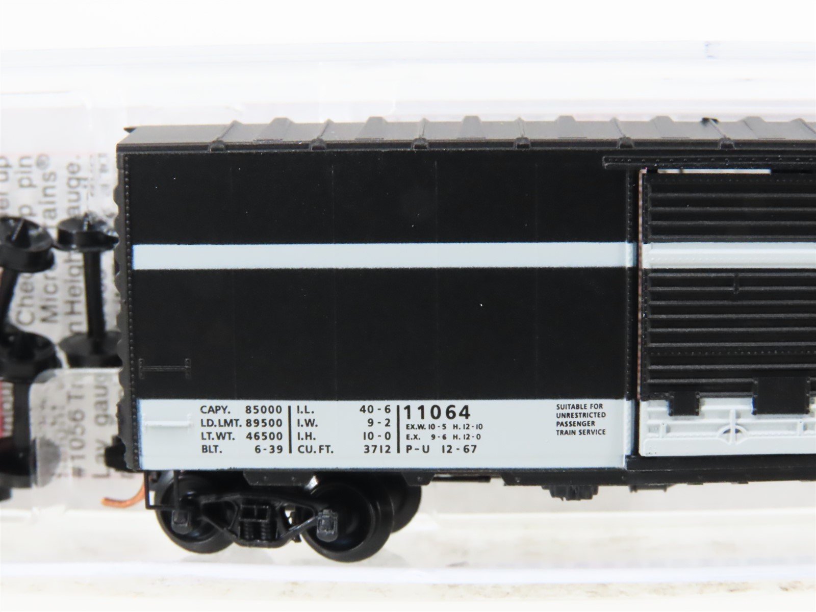 N Micro-Trains MTL 07300070 CN Canadian National 40' Standard Boxcar #11064