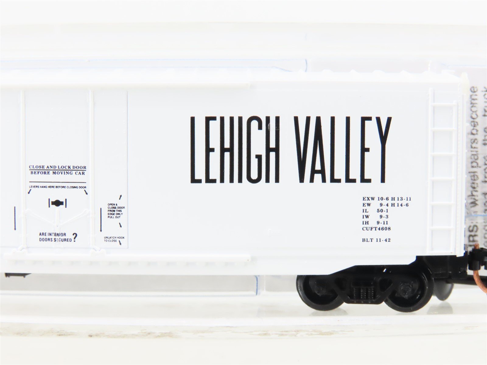 N Scale Micro-Trains MTL 38210 LV Lehigh Valley 40' Standard Boxcar #7051