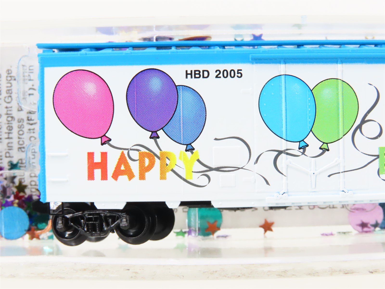 N Scale Micro-Trains MTL 02100500 HBD Happy Birthday! 40' Standard Boxcar #2005