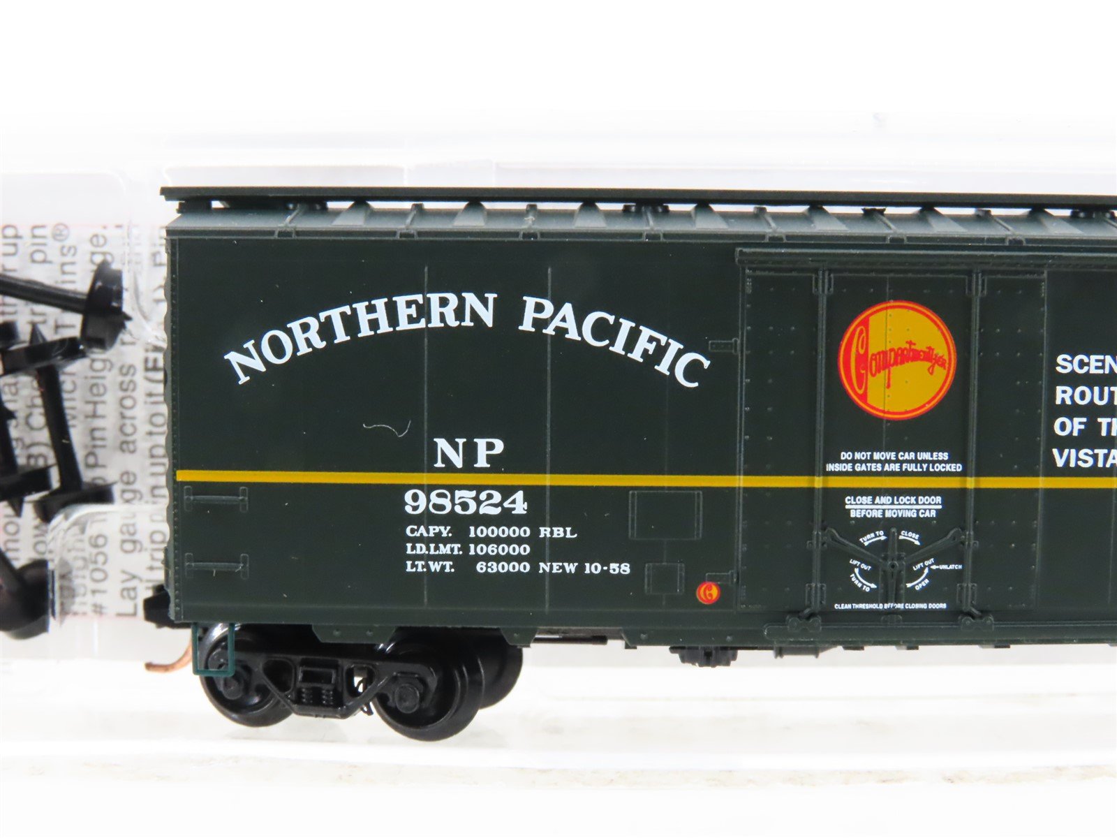 N Micro-Trains MTL 02100170 NP Northern Pacific 40' Plug Door Box Car #98524