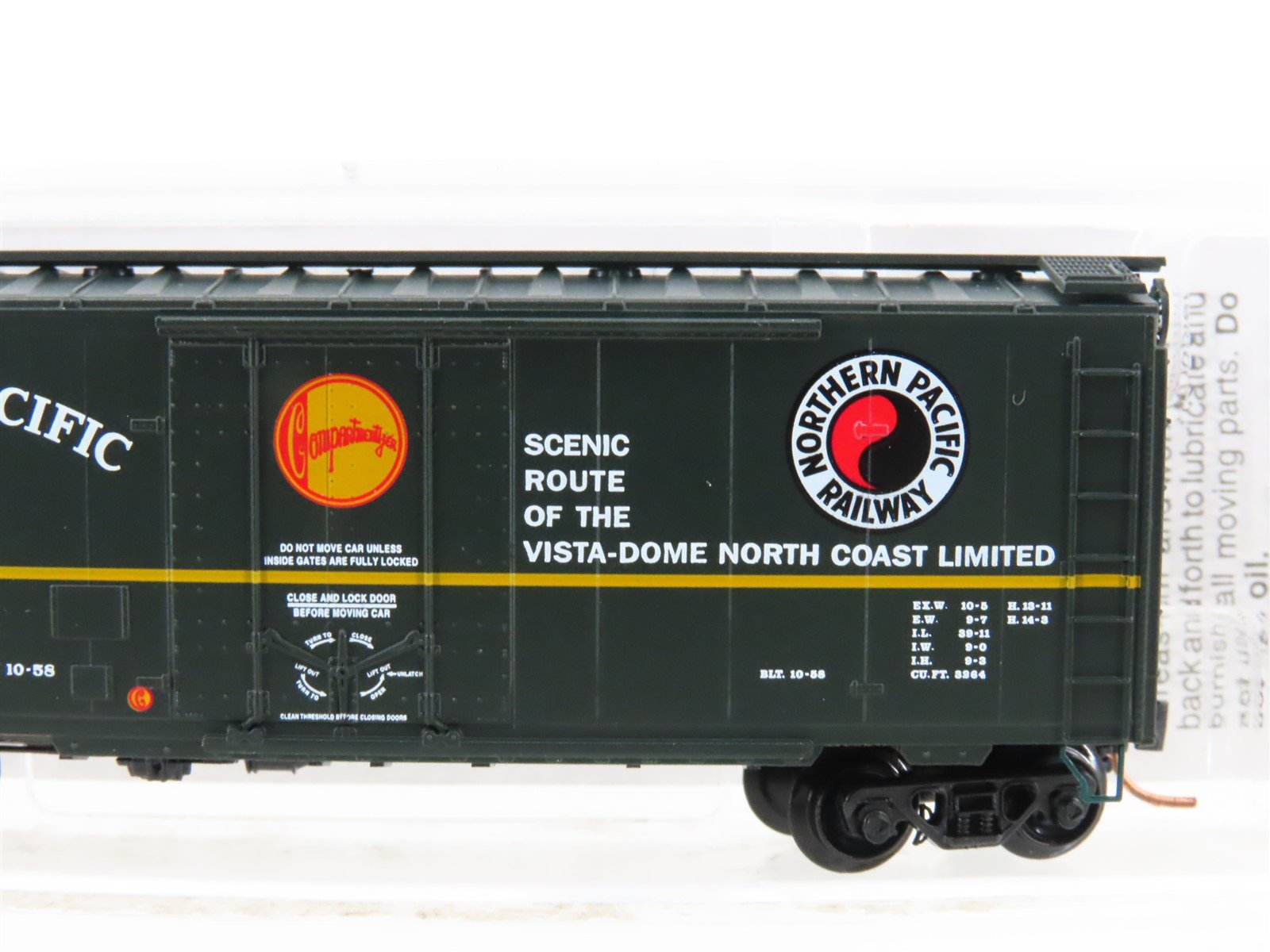 N Micro-Trains MTL 02100170 NP Northern Pacific 40' Plug Door Box Car #98524