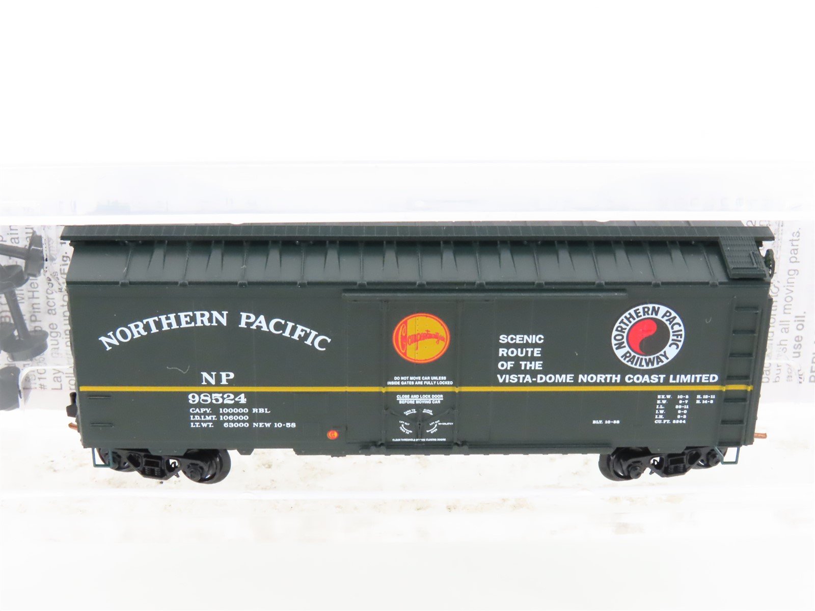 N Micro-Trains MTL 02100170 NP Northern Pacific 40' Plug Door Box Car #98524