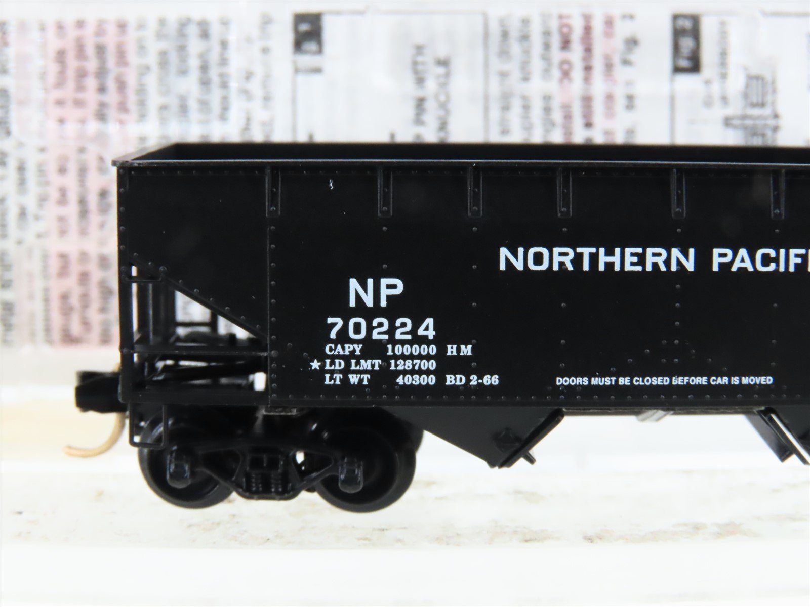 N Micro-Trains MTL 55080 NP Northern Pacific 2-Bay Offset-Side Hopper #70224