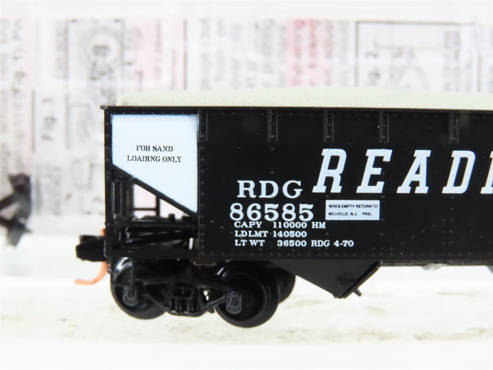 N Micro-Trains MTL 55490 RDG Reading 2-Bay Offset-Side Hopper #86585 w/Sand Load