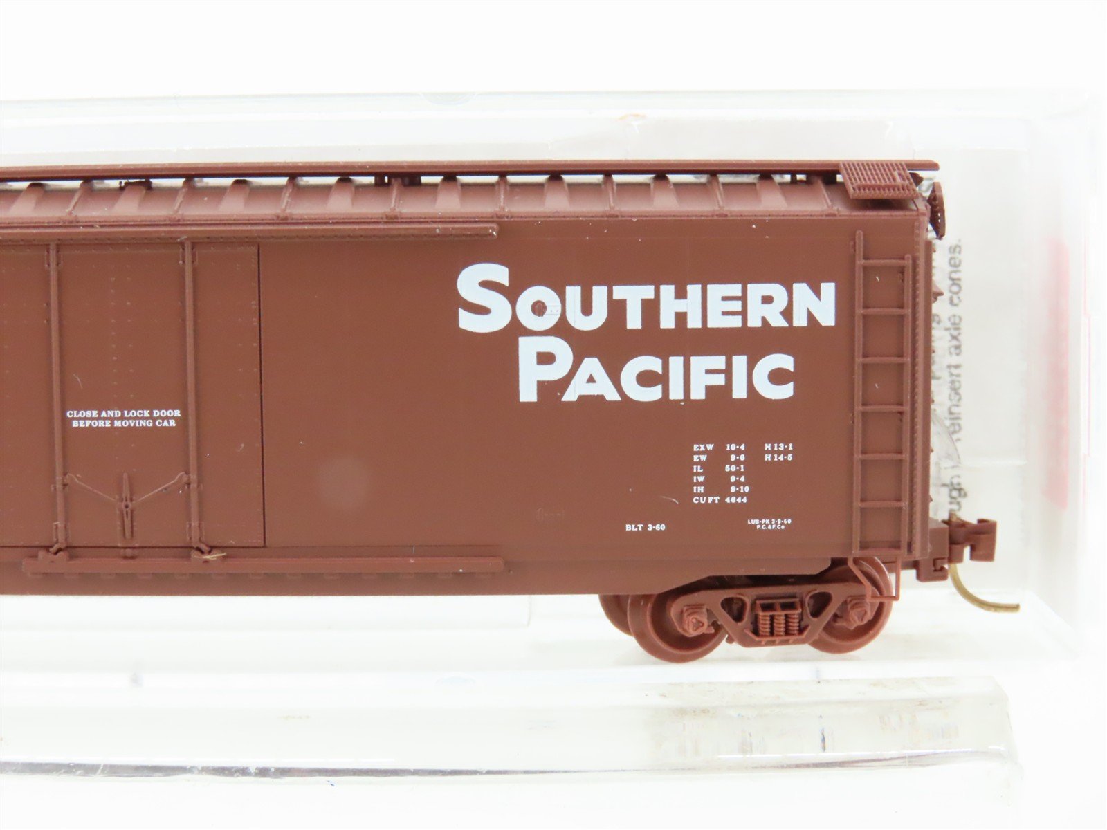 N Scale Micro-Trains MTL 32160 SP Southern Pacific 50' Plug Door Box Car #672925