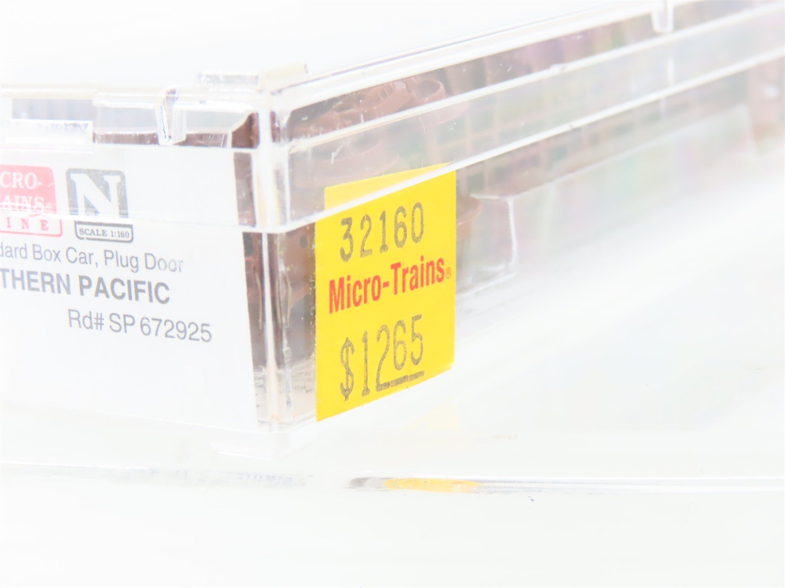 N Scale Micro-Trains MTL 32160 SP Southern Pacific 50' Plug Door Box Car #672925