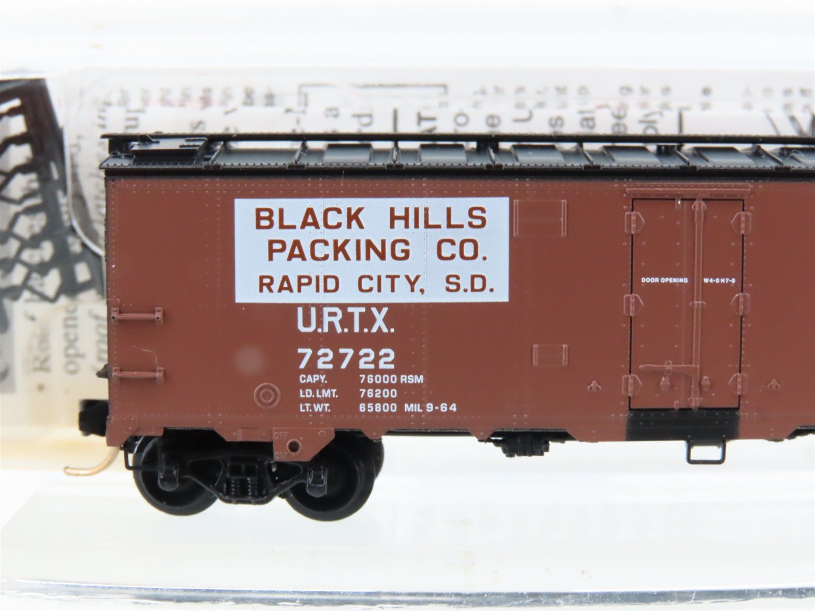 N Scale Micro-Trains MTL 59530 URTX Black Hills Packing Co 40' Reefer #72722