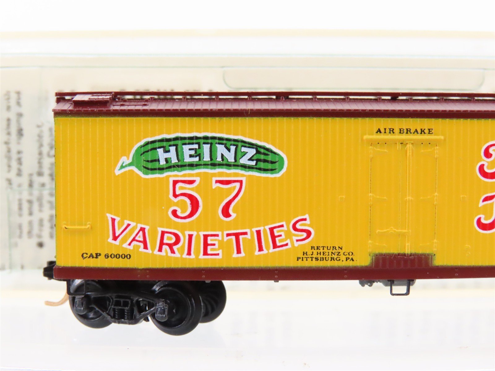 N Scale Kadee Micro-Trains 47020 HJHC Heinz 57 Tomato Ketchup 40' Reefer #3016