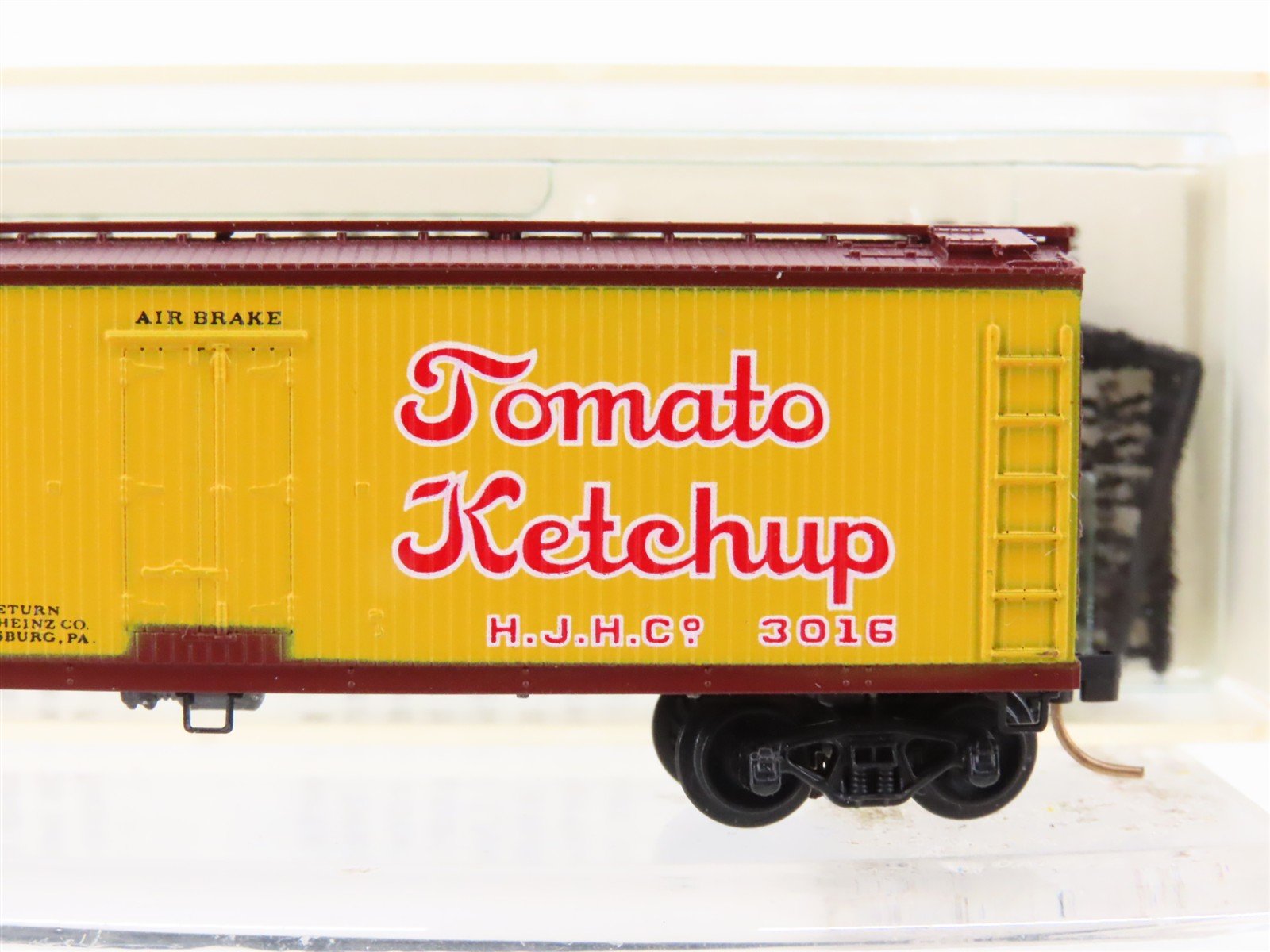 N Scale Kadee Micro-Trains 47020 HJHC Heinz 57 Tomato Ketchup 40' Reefer #3016