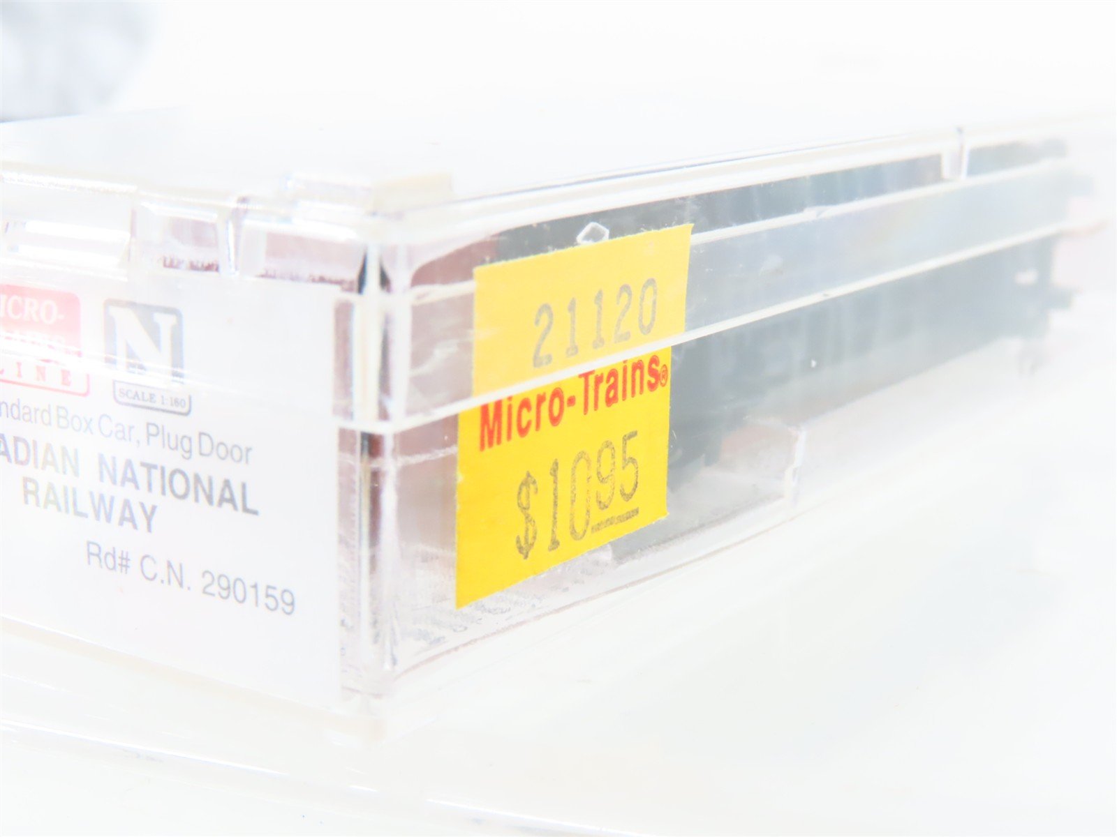 N Micro-Trains MTL 21120 CN Canadian National 40' Plug Door Box Car #290159