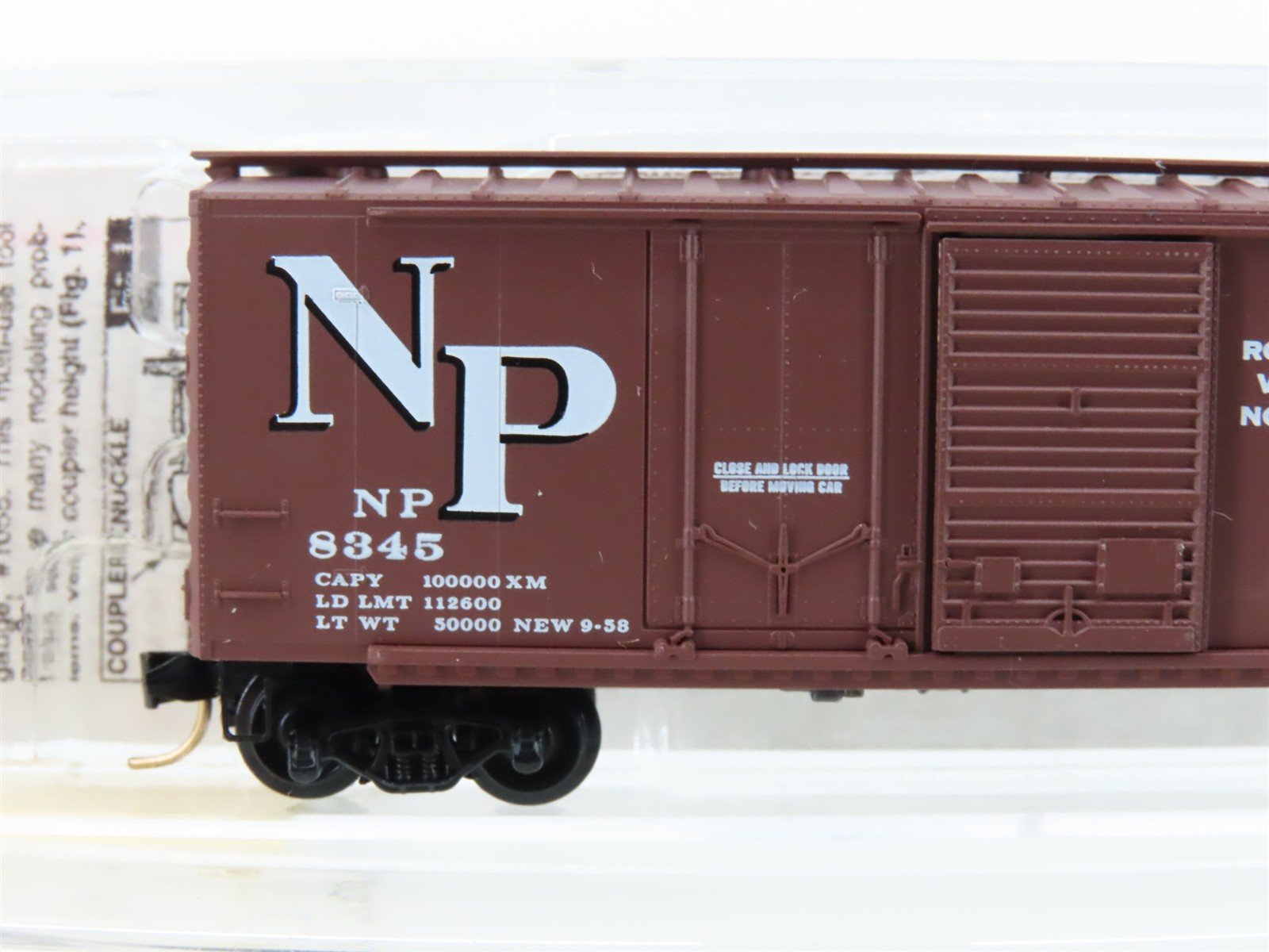 N Micro-Trains MTL 22040 NP Northern Pacific 40' Combination Door Box Car #8345
