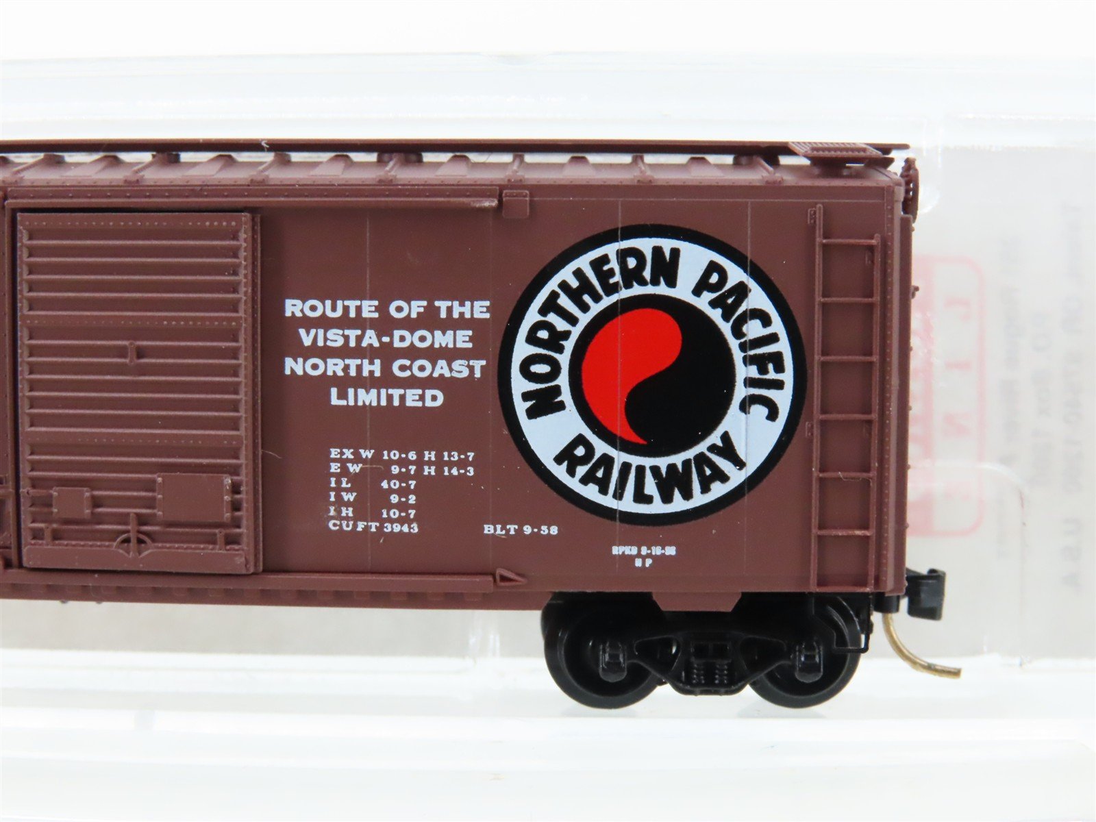 N Micro-Trains MTL 22040 NP Northern Pacific 40' Combination Door Box Car #8345