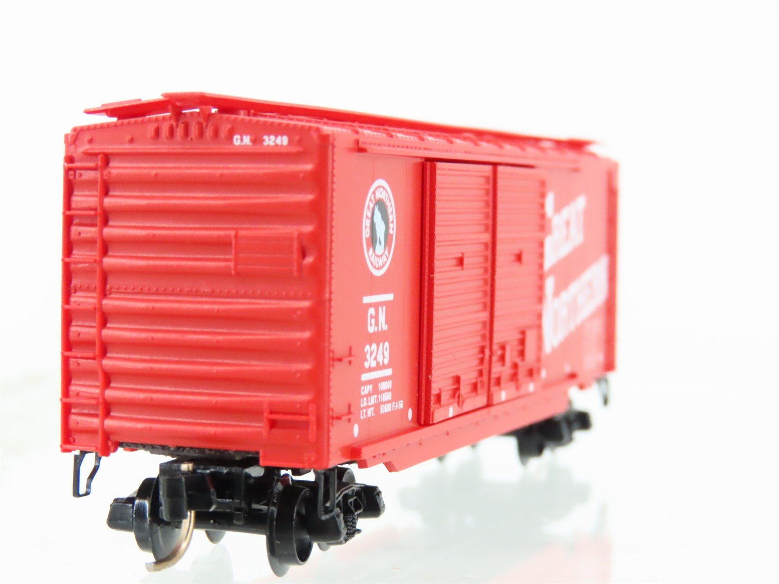 N Scale Micro-Trains MTL 23200 GN Great Northern 40' Double Door Box Car #3249