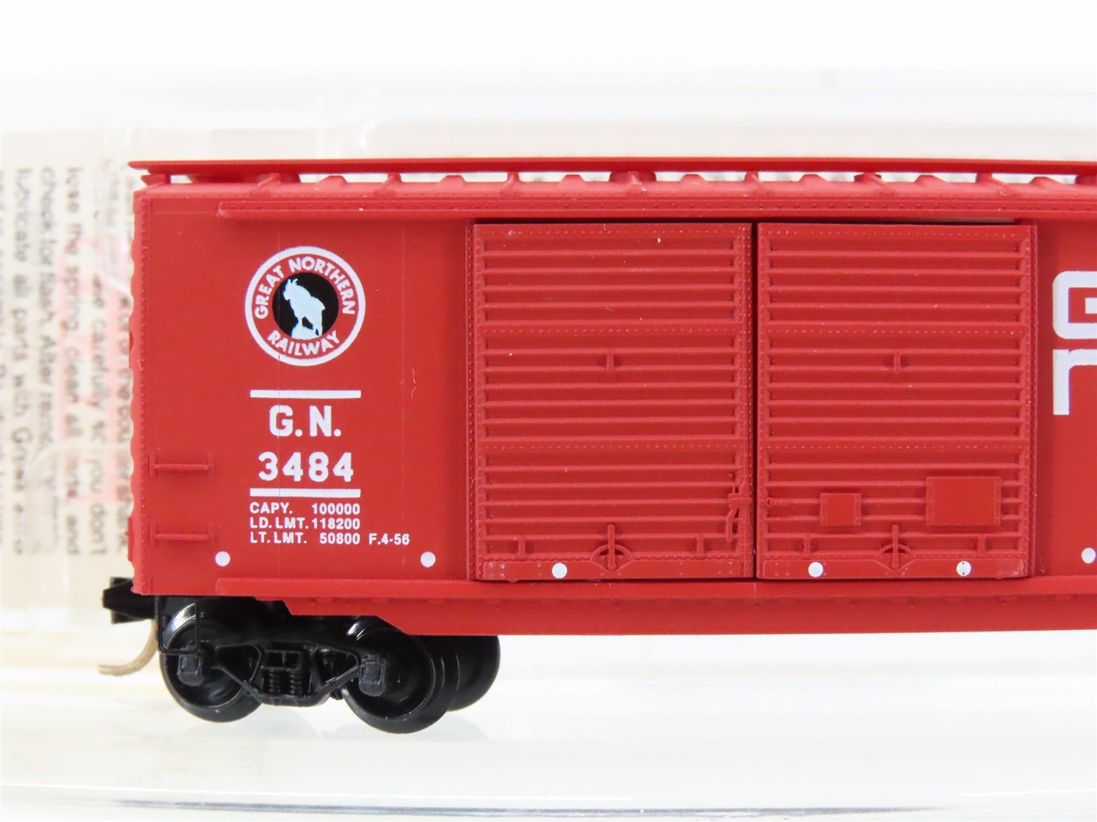 N Scale Micro-Trains MTL 23210 GN Great Northern 40' Double Door Box Car #3484