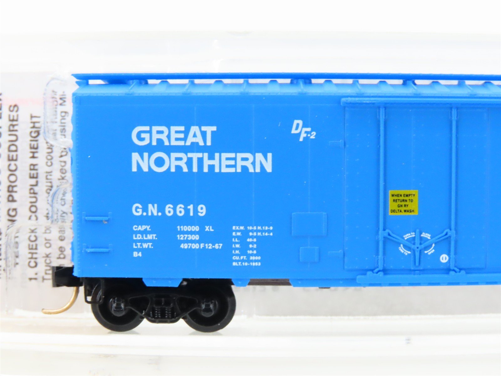 N Scale Micro-Trains MTL 21040 GN Great Northern 40' Plug Door Box Car #6619