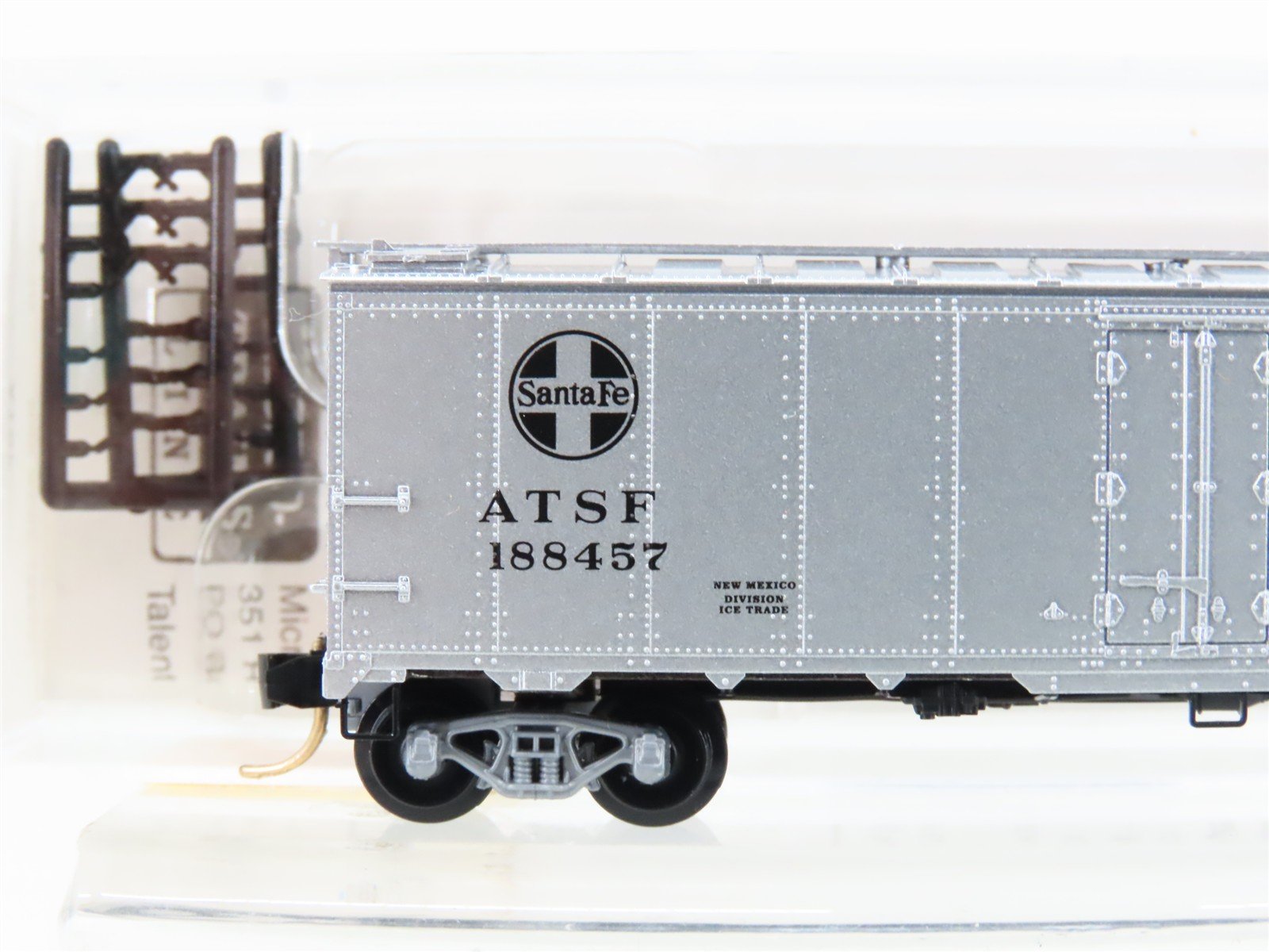 N Scale Micro-Trains MTL 59030 ATSF Santa Fe 40' Steel Side Ice Reefer #188457