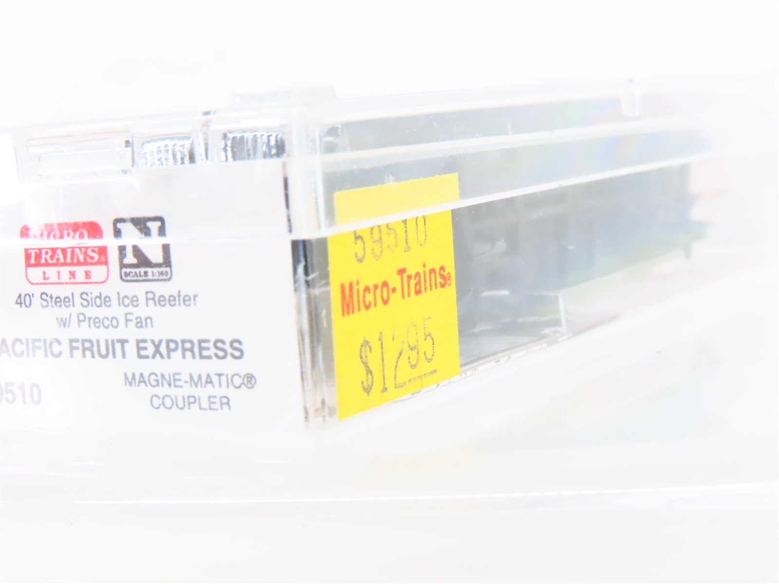 N Scale Micro-Trains MTL 59510 PFE Pacific Fruit Express 40' Steel Reefer #925