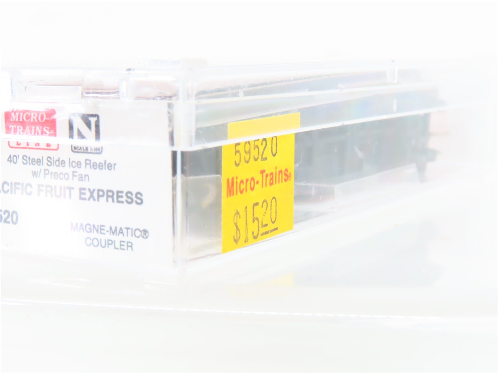 N Scale Micro-Trains MTL 59520 PFE Pacific Fruit Express 40' Steel Reefer #41507