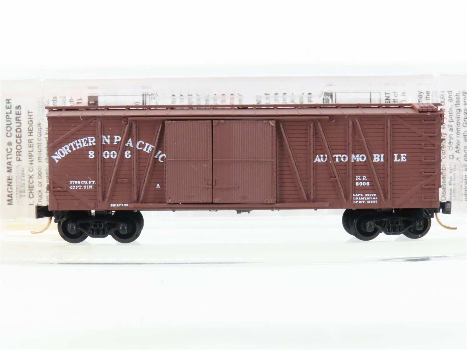 N Scale Micro-Trains MTL 29030 NP Northern Pacific Railroad 40' Box Car #8006