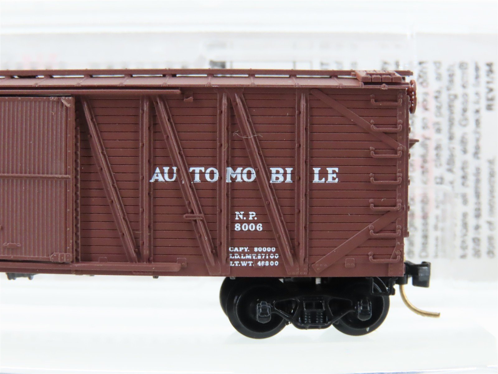 N Scale Micro-Trains MTL 29030 NP Northern Pacific Railroad 40' Box Car #8006