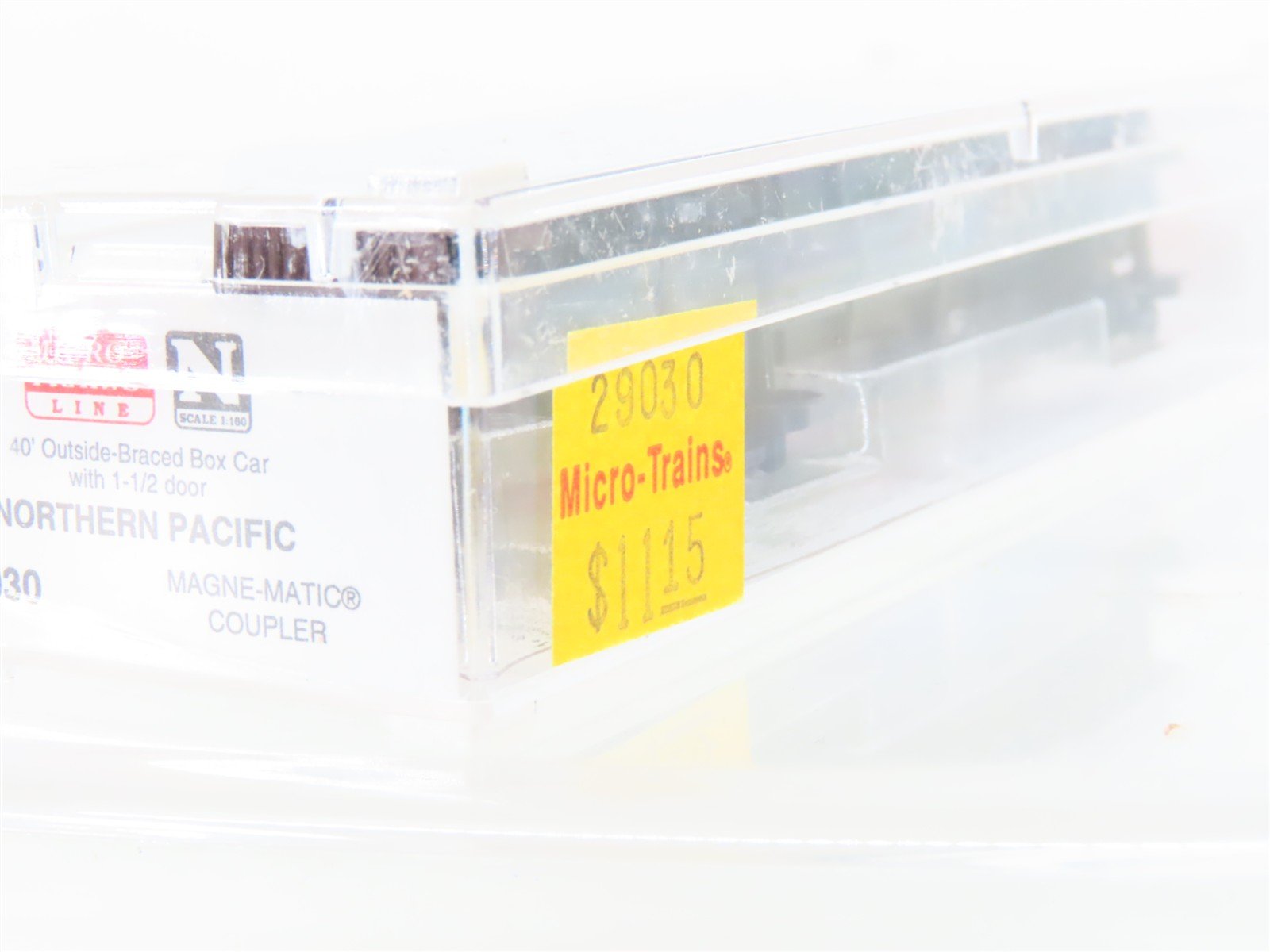 N Scale Micro-Trains MTL 29030 NP Northern Pacific Railroad 40' Box Car #8006