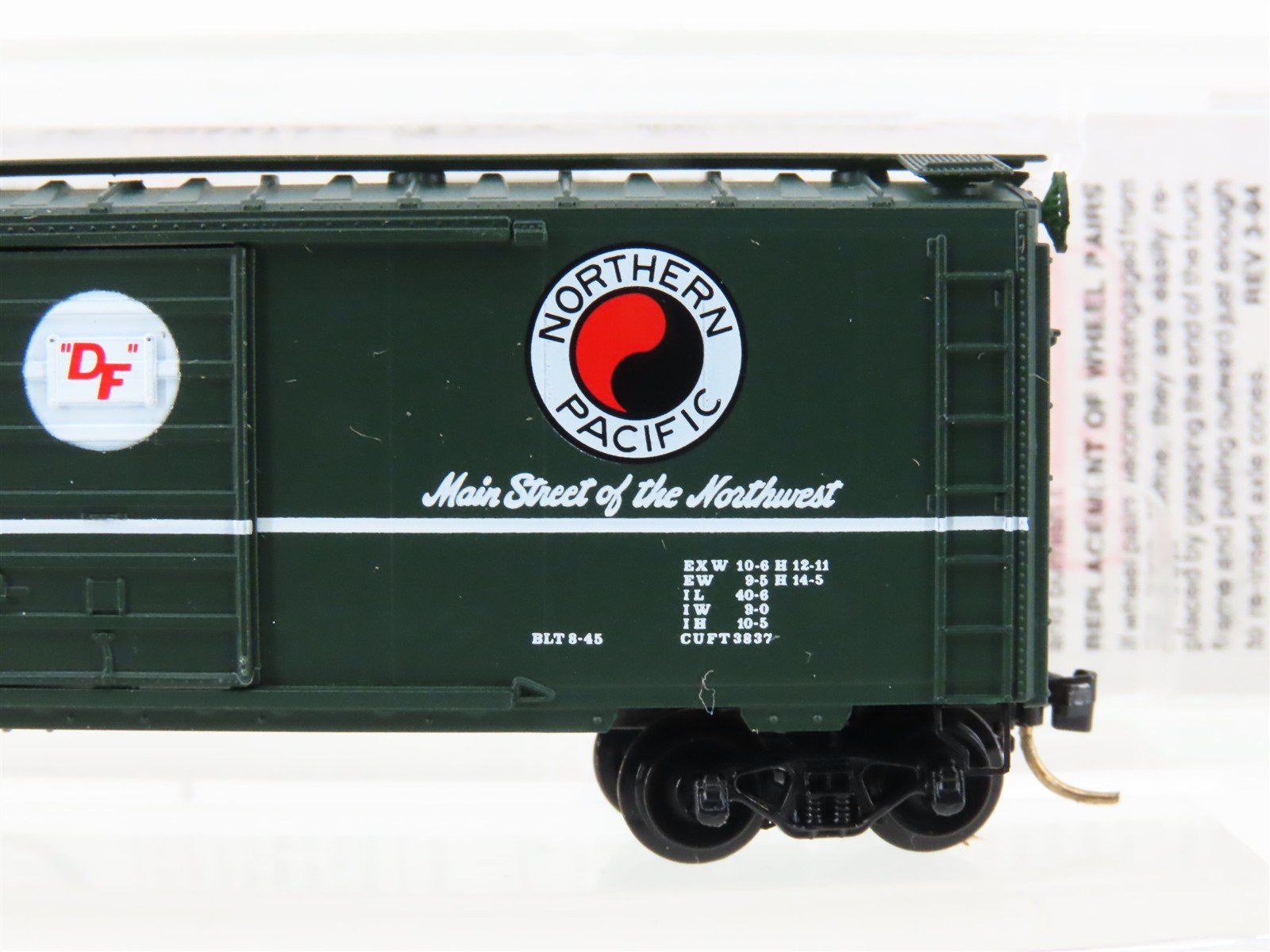 N Scale Micro-Trains MTL 20236 NP Northern Pacific 40' Single Door Box Car #1001
