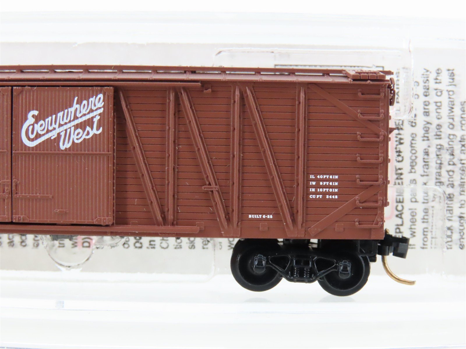 N Scale Micro-Trains MTL 29060 CB&Q Burlington Route 40' Box Car #11106