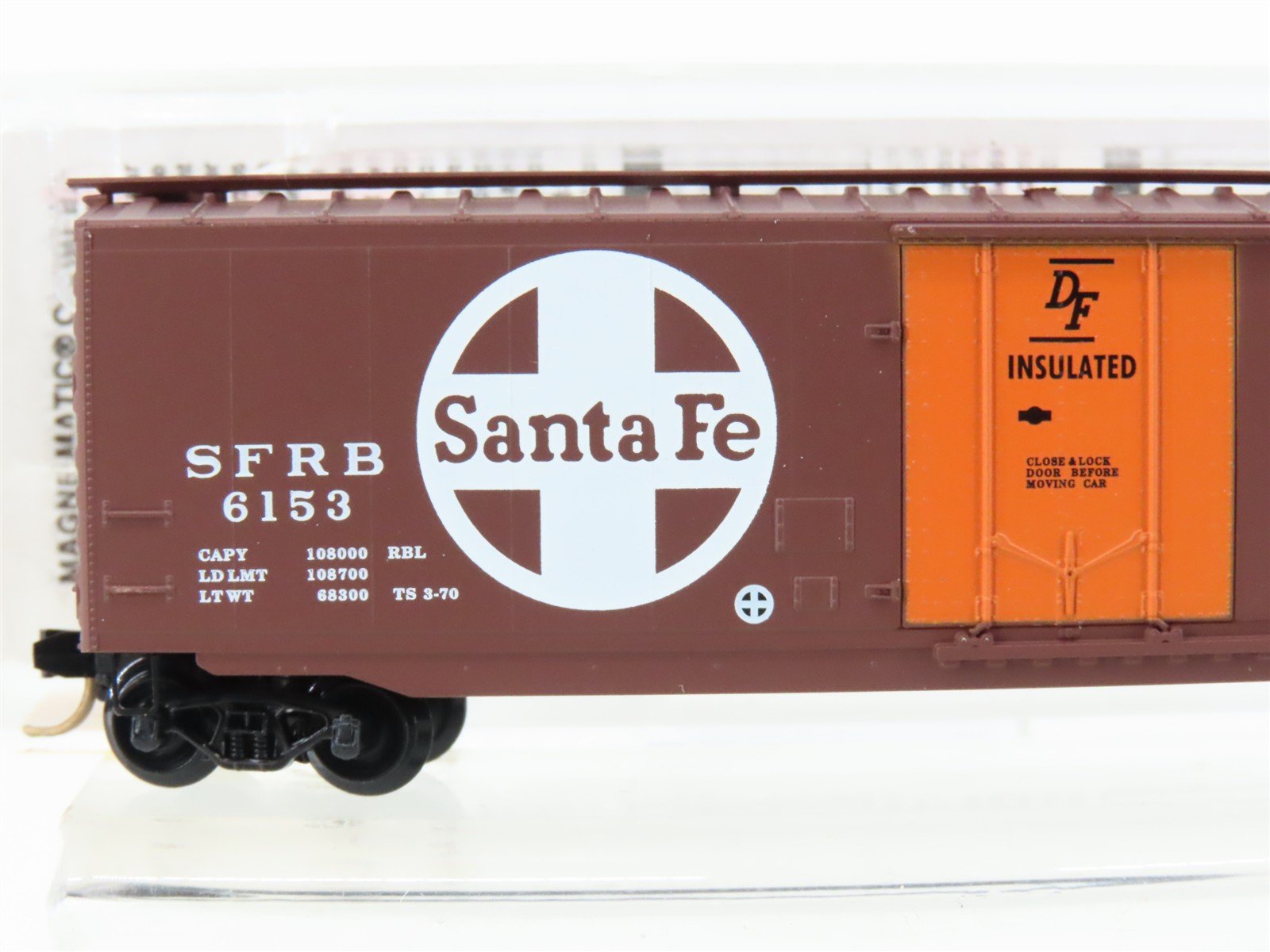 N Scale Micro-Trains MTL 32050/1 SFRB Santa Fe 50' Plug Door Box Car #6153