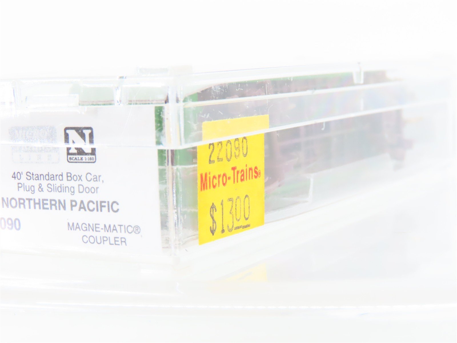 N Scale Micro-Trains MTL 22090 NP Northern Pacific Railway 40' Box Car #8135