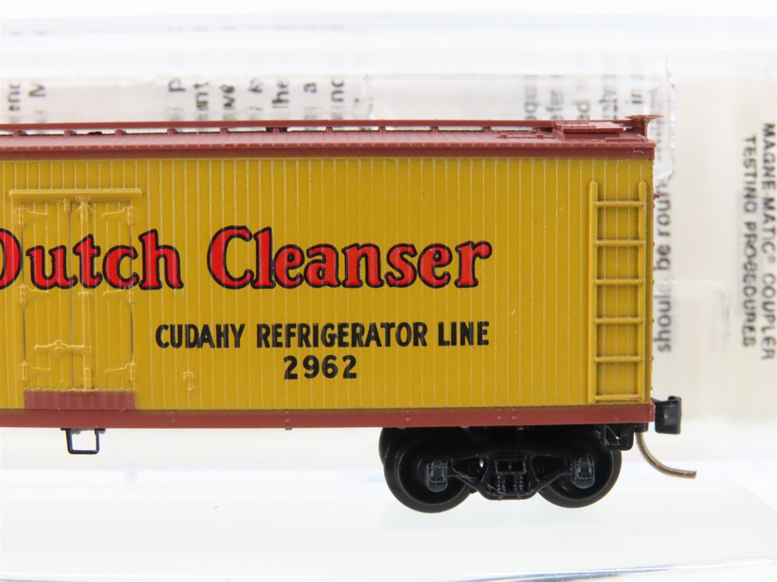 N Scale Micro-Trains MTL 49010 CRLX Old Dutch Cleanser 40' Wood Reefer #2962