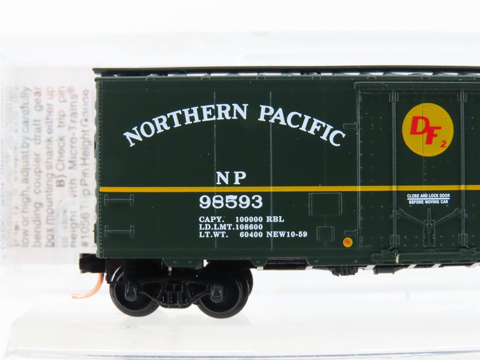 N Scale Micro-Trains MTL 21210 NP Northern Pacific 40' Plug Door Box Car #98593