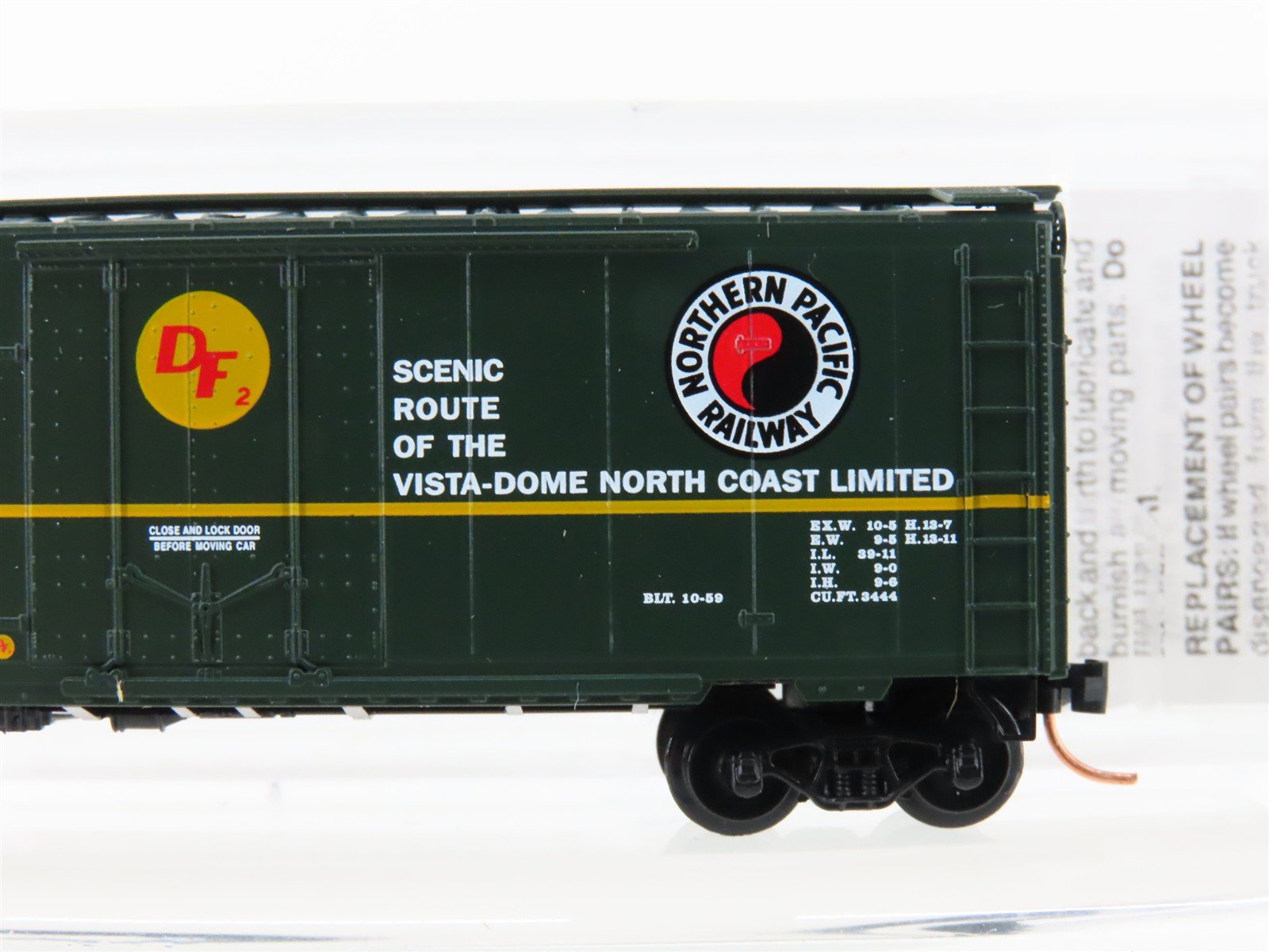 N Scale Micro-Trains MTL 21210 NP Northern Pacific 40' Plug Door Box Car #98593