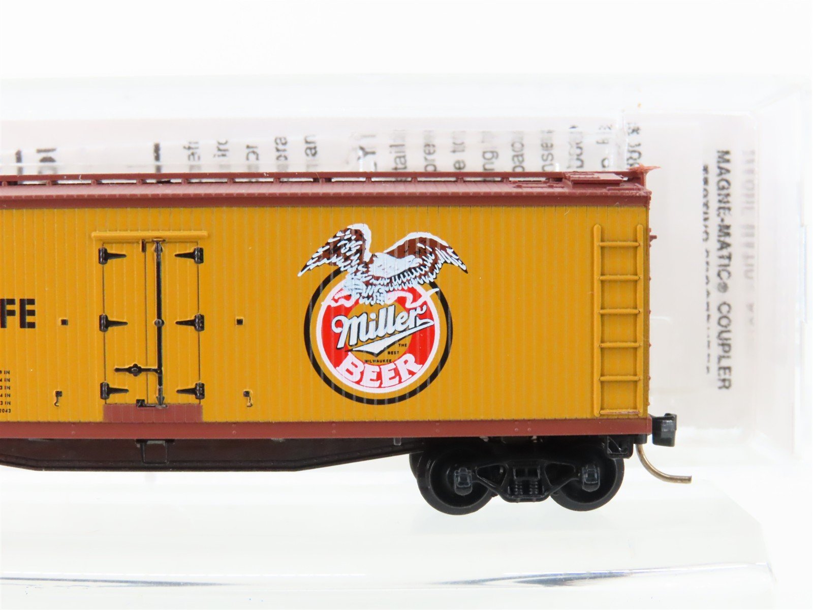 N Scale Micro-Trains MTL 49410 URTX Miller High Life Beer 40' Wood Reefer #93185