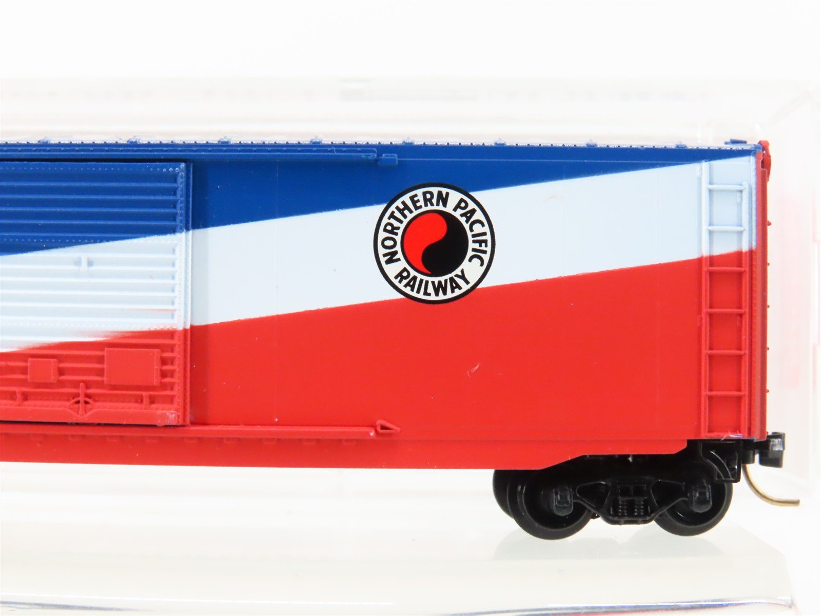 N Scale Micro-Trains MTL 77010 NP Share in Freedom Mechanical Reefer #31555
